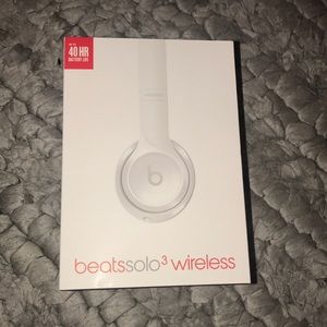 BeatsSolo Wireless Headphones